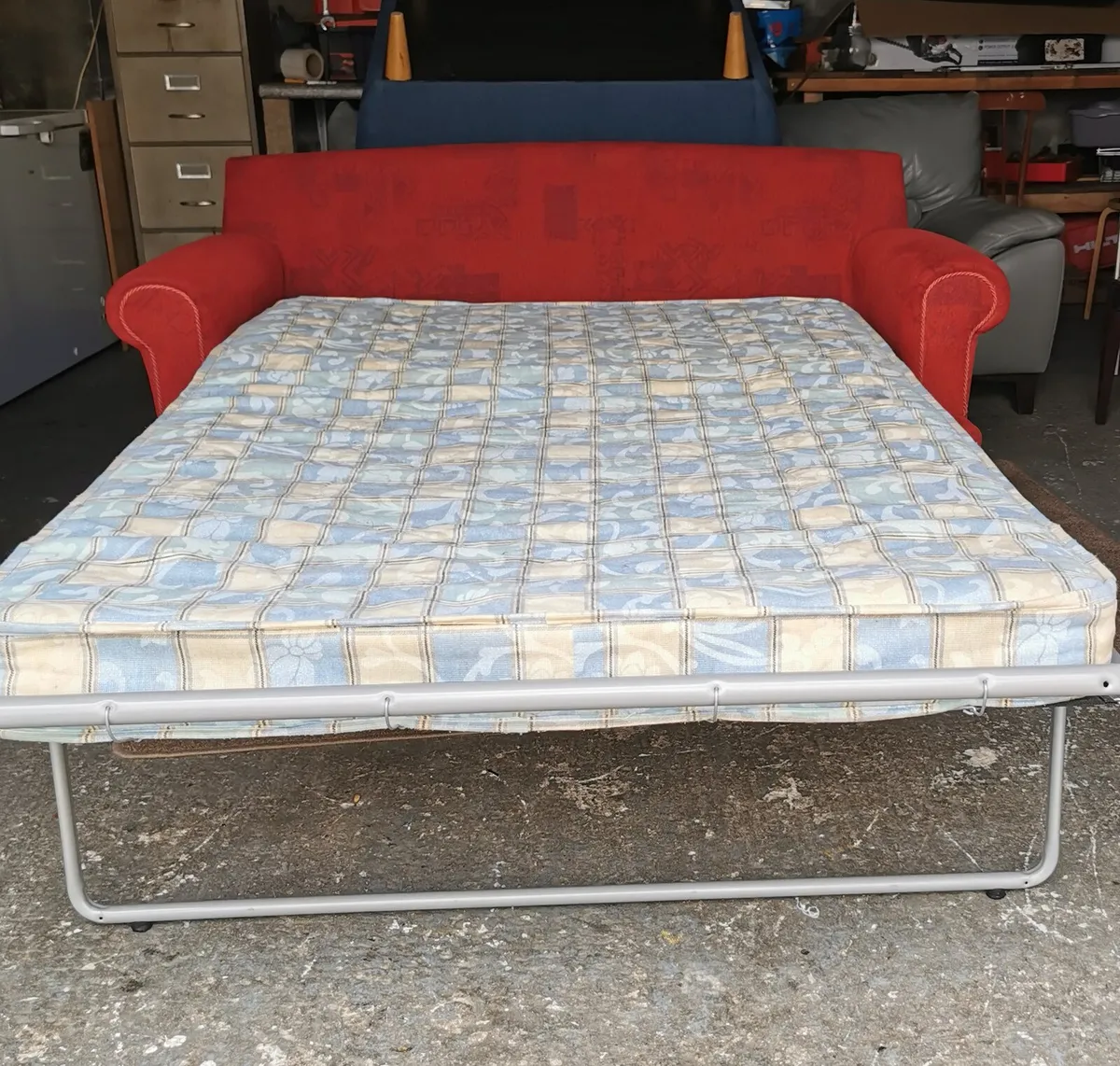 Double Strong Bed Settee.in excellent condition. - Image 2