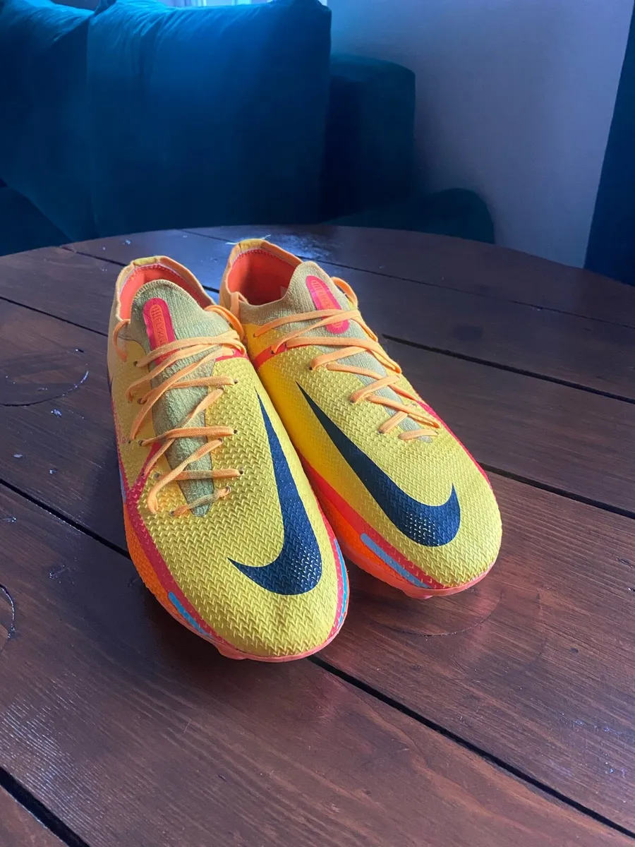 Nike Phantom gt2 football boots - Image 2