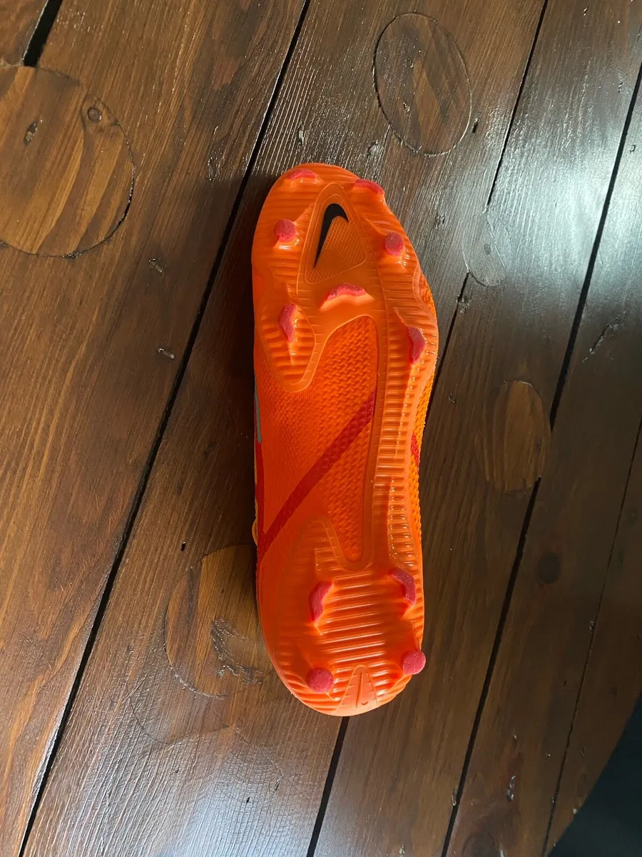 Nike Phantom gt2 football boots - Image 4