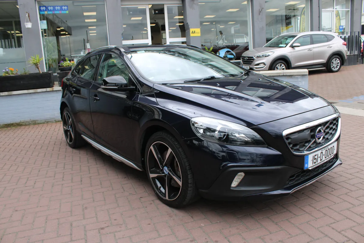 VOLVO V40 2.0D4 CROSS COUNTRY SE LUXURY AUTO - Image 1
