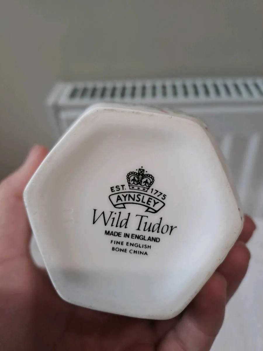 Aynsley Wild Tudor vase - Image 4