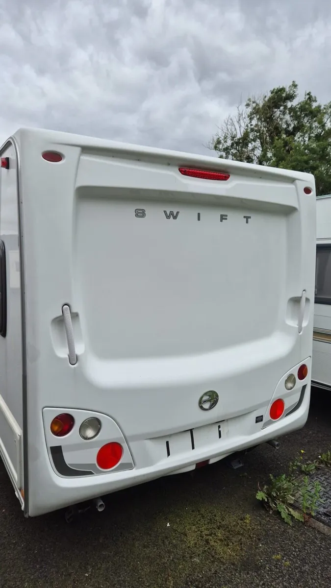 Swift cornche 4 berth fixed bedroom - Image 2