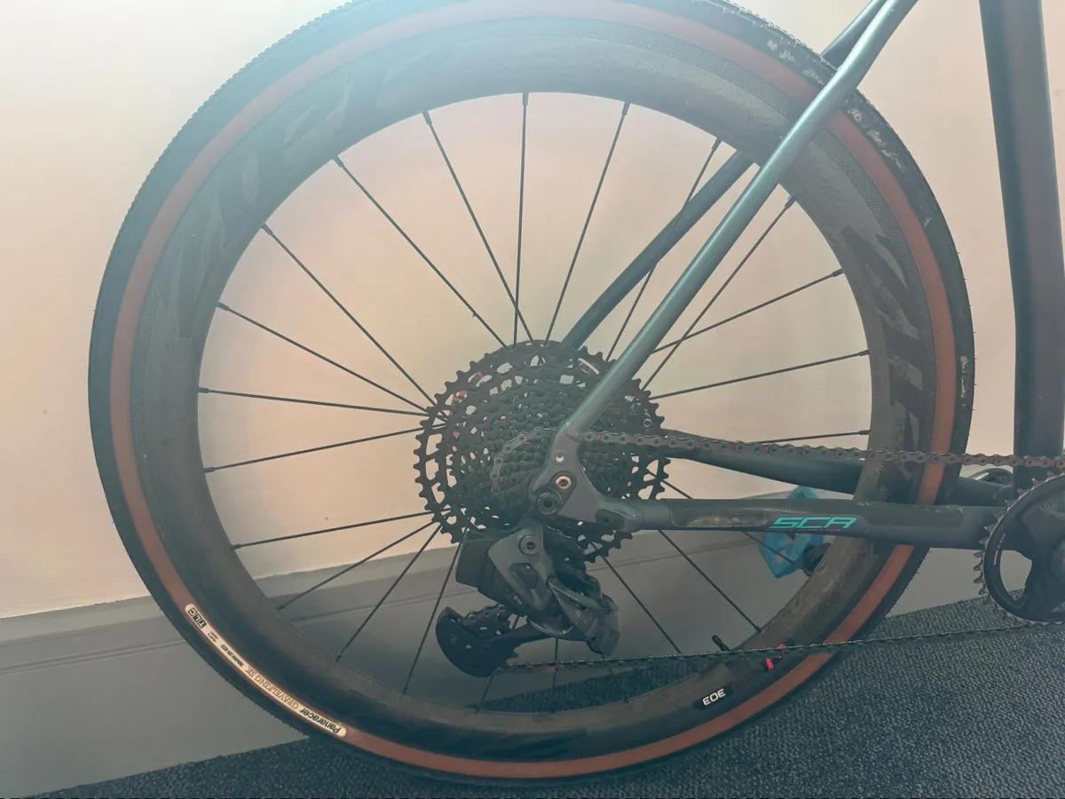 1x Red AXS Gravel Bike Zipp Wheels - Image 3