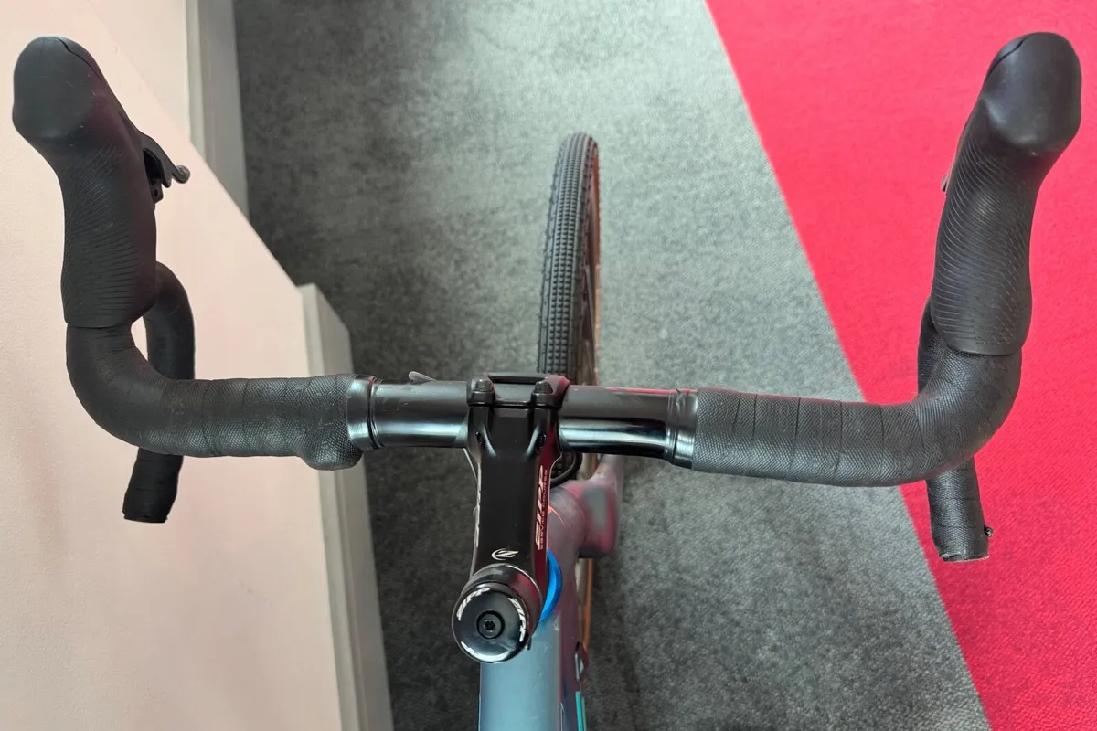 1x Red AXS Gravel Bike Zipp Wheels - Image 4