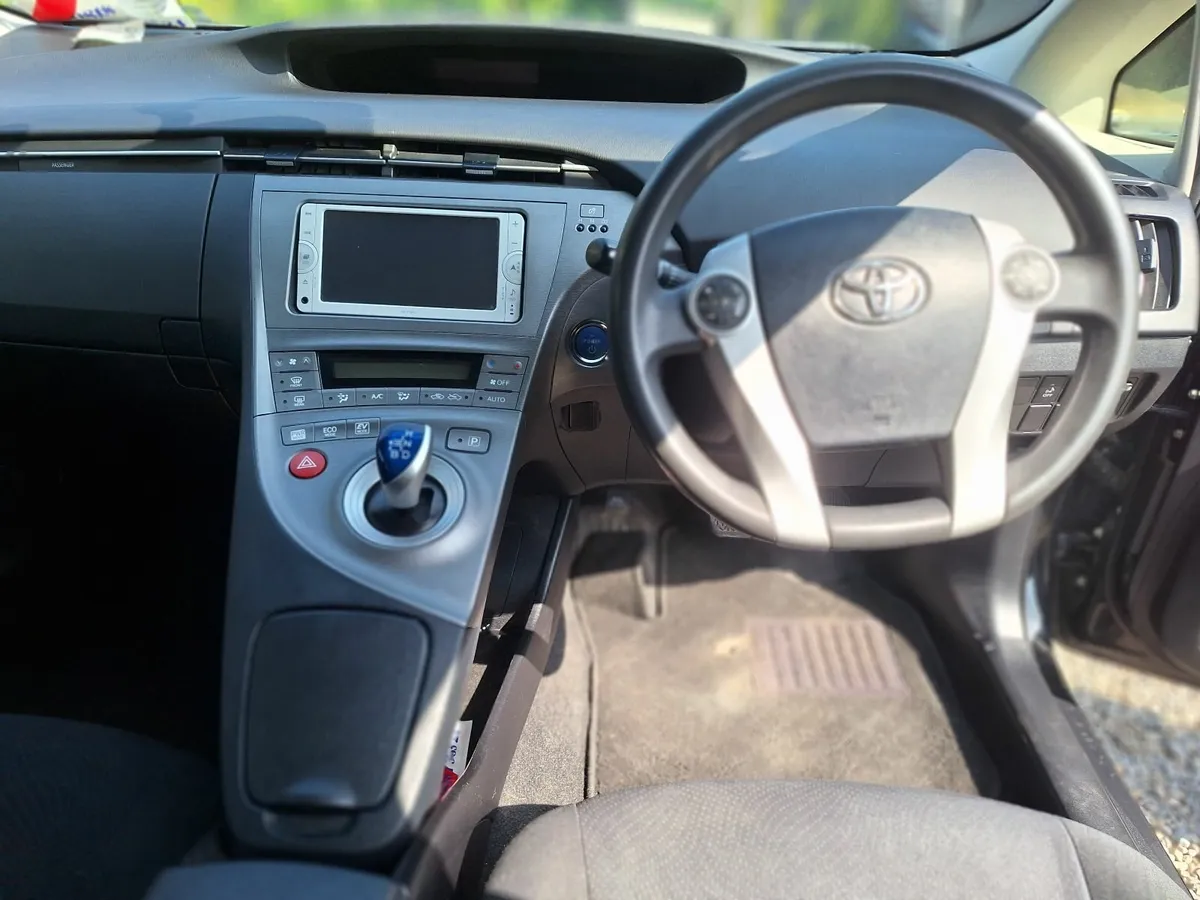 Toyota Prius 2014 - Image 2
