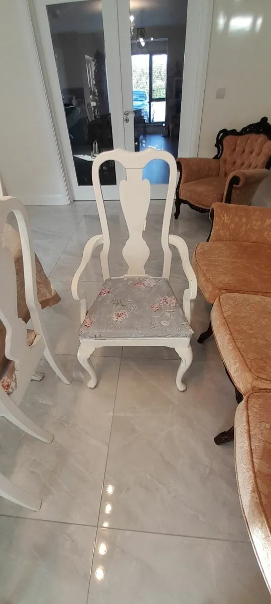 Kitchen Table (Extendable) and Chairs - Image 3