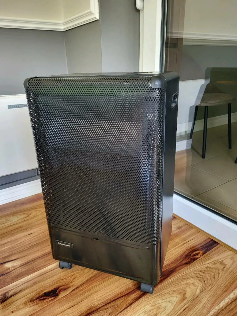 Gas heater & 2 x cylinders - Image 1