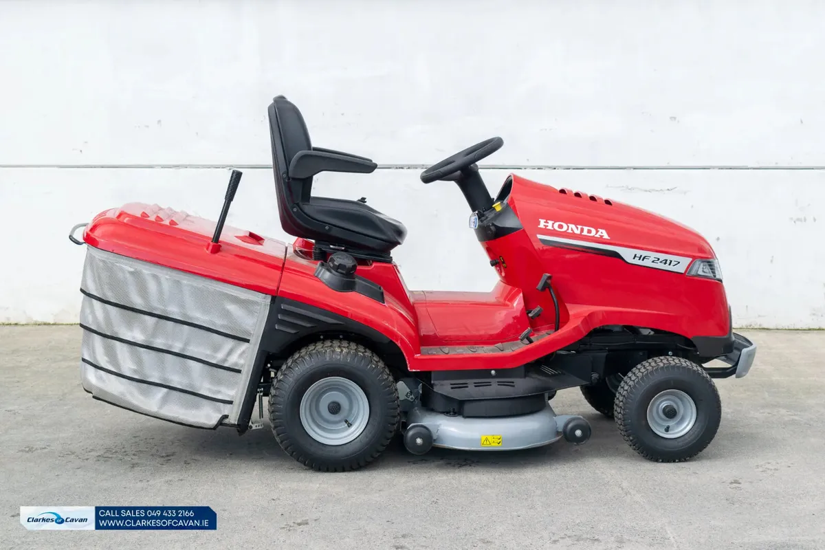 Demo 2023 Honda 2417 ride-on lawnmower - Image 3