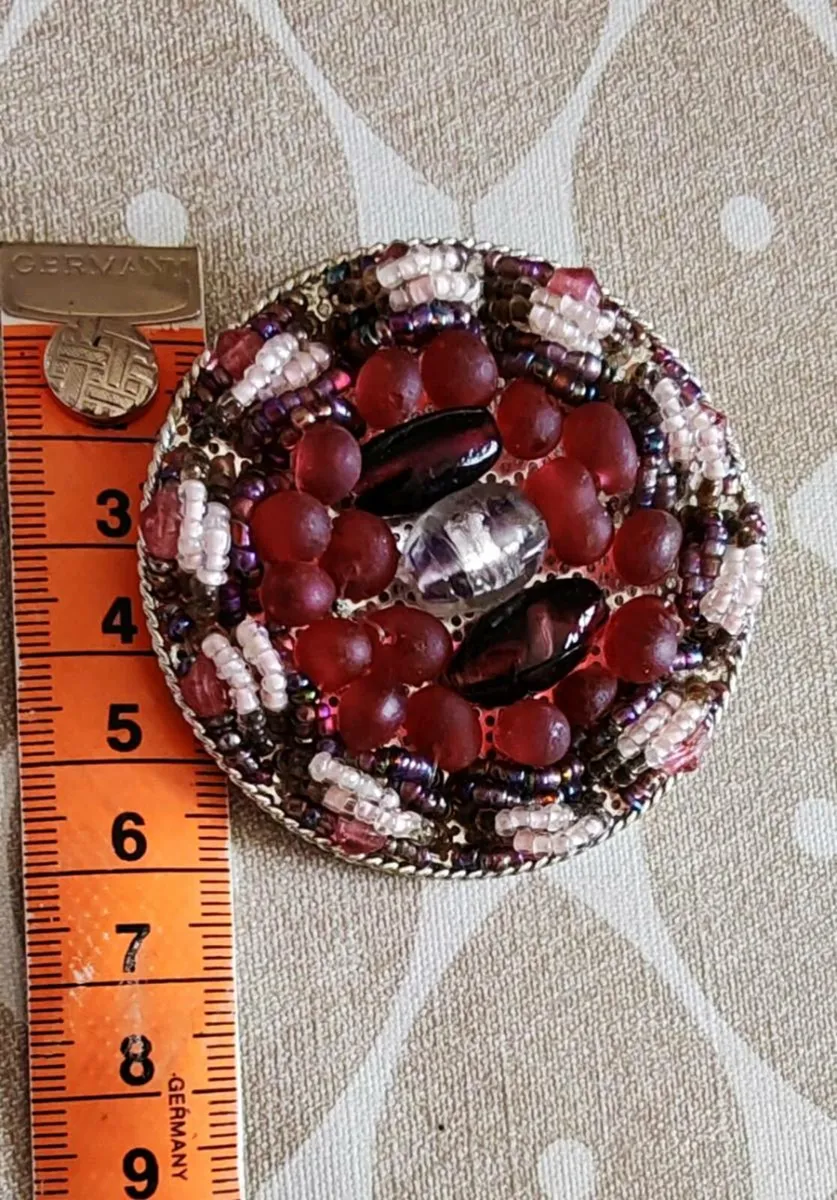 Large vintage beaded brooch - Image 2