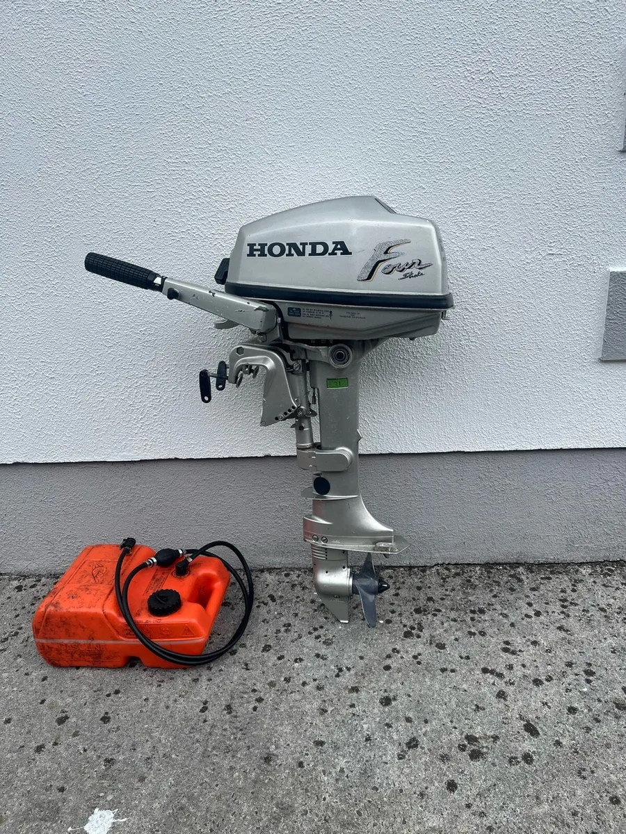 Honda outboard engine - Image 1