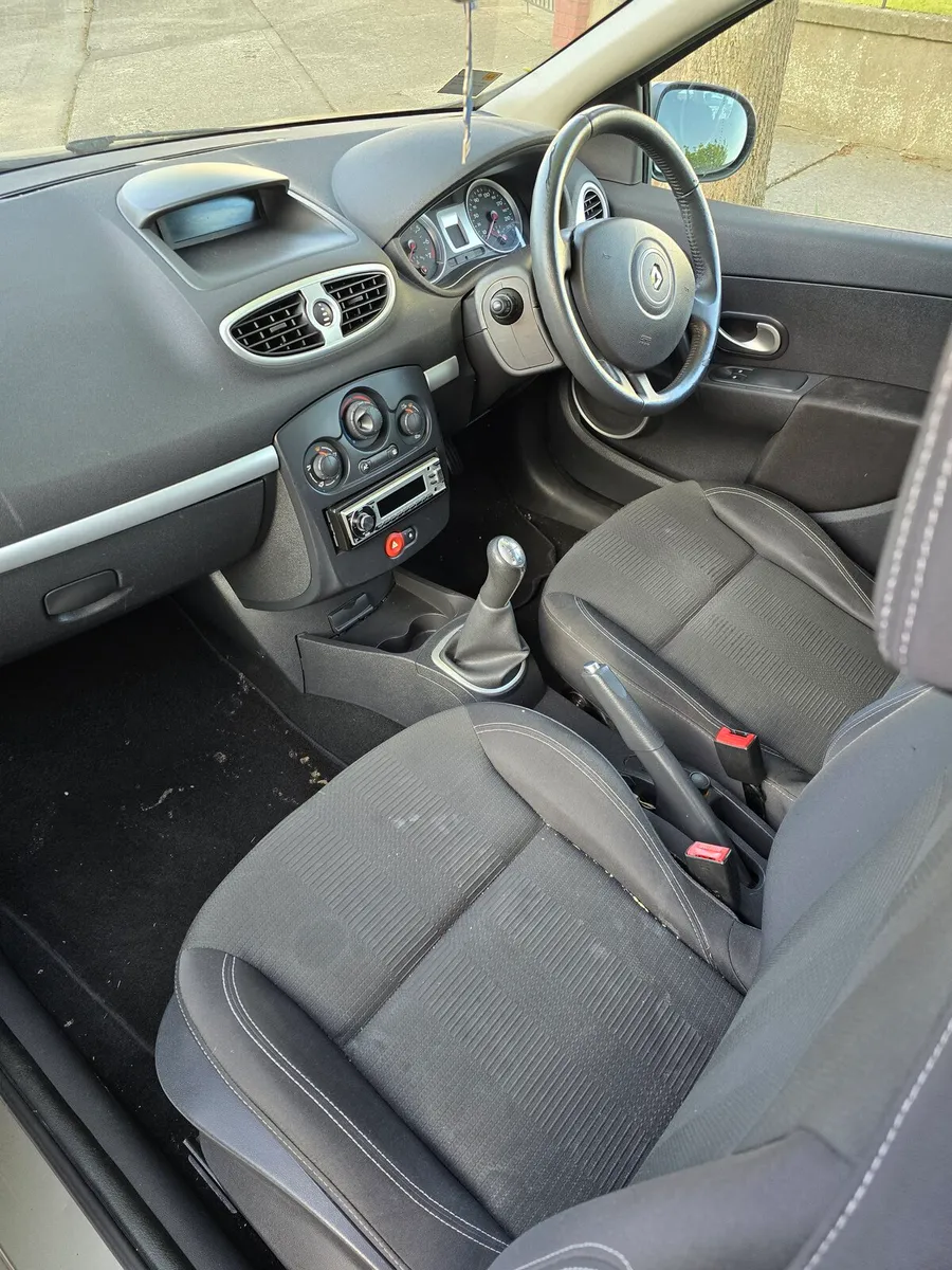 Renault Clio 2010 - Image 1
