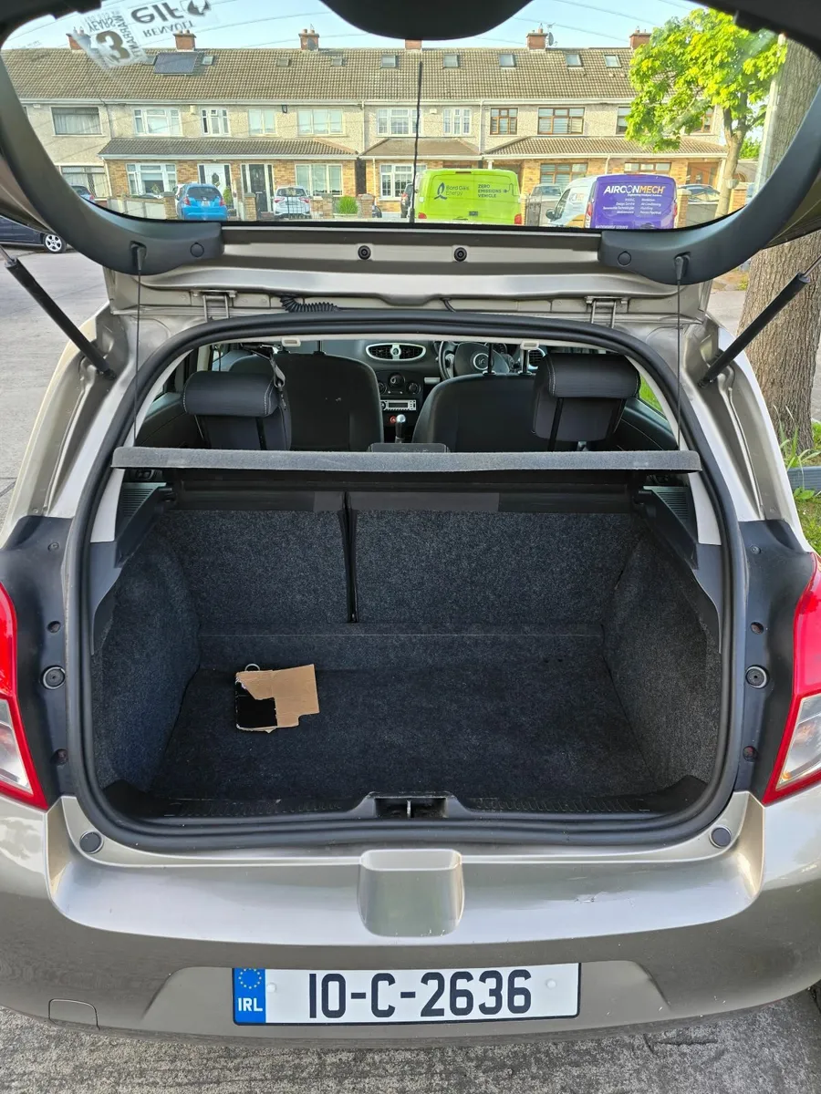 Renault Clio 2010 - Image 2