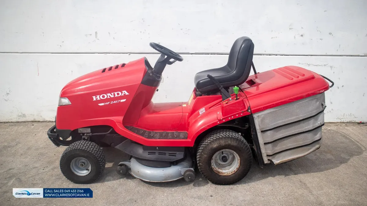 2009 Honda 2417 ride-on lawnmower - Image 3