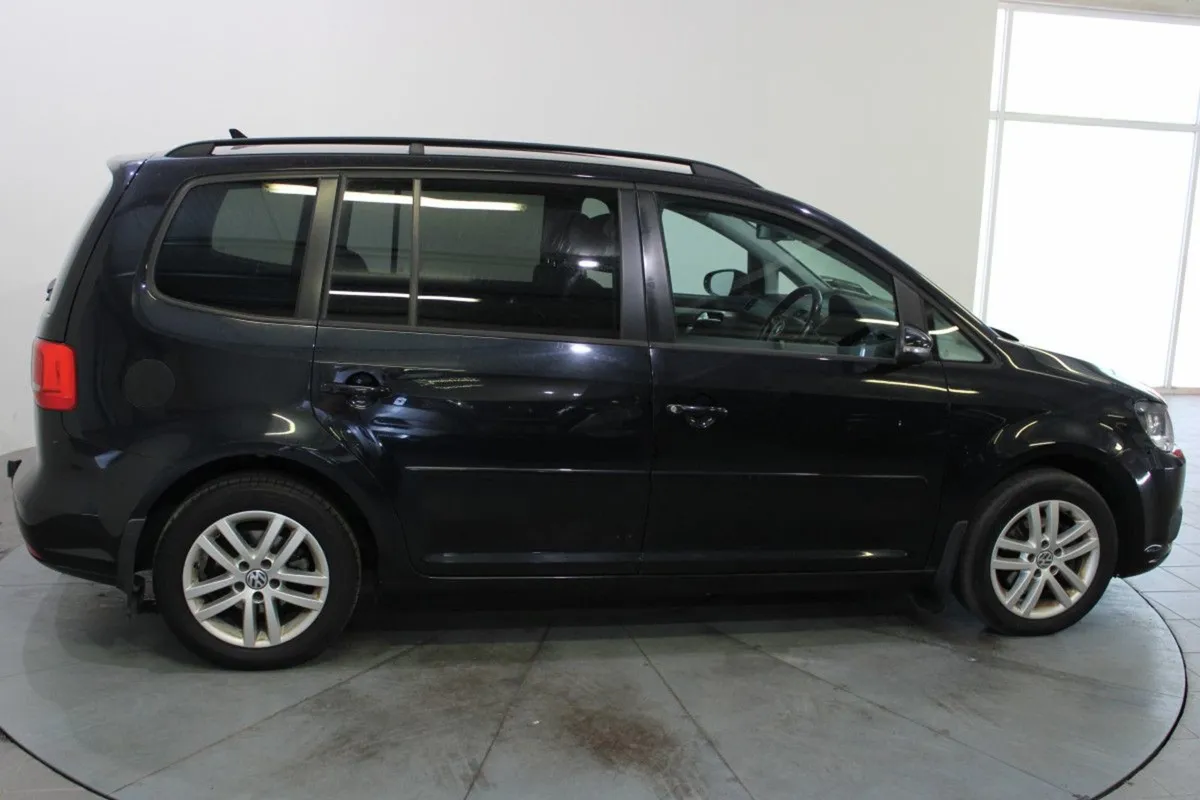Volkswagen Touran 1.6 TDI 105BHP Comfortline BMT - Image 3