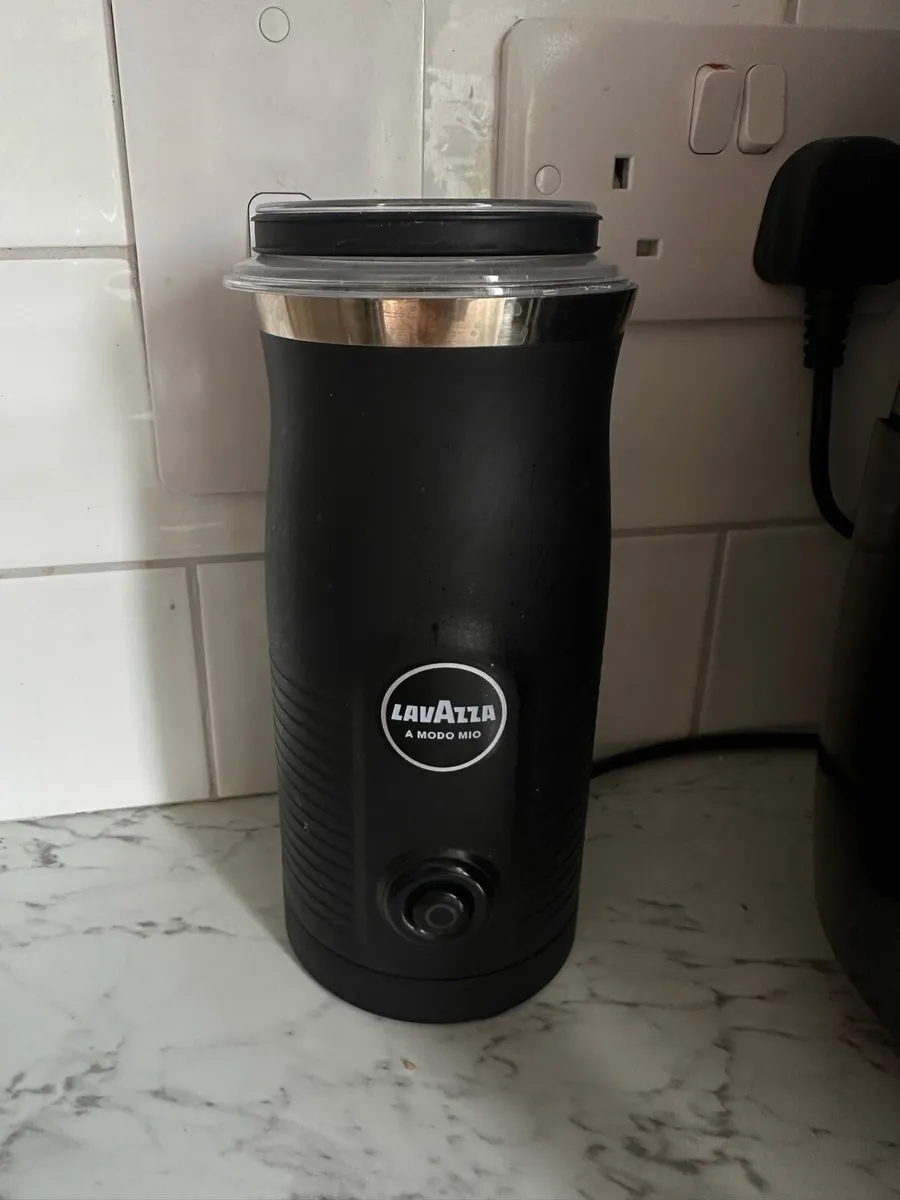 Lavazza A Modo Mio MilkEasy Milk Frother | Black