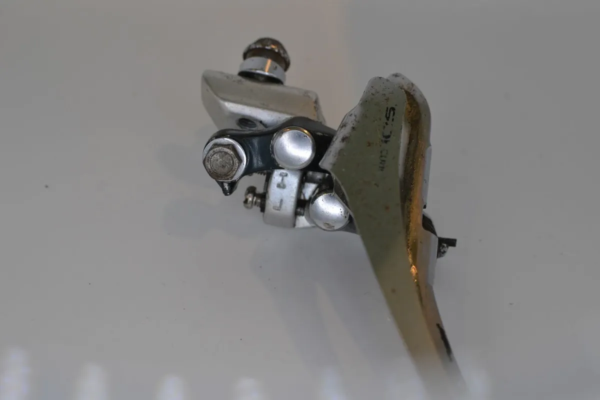 Shimano 105 front derailleur (braze on) - Image 1