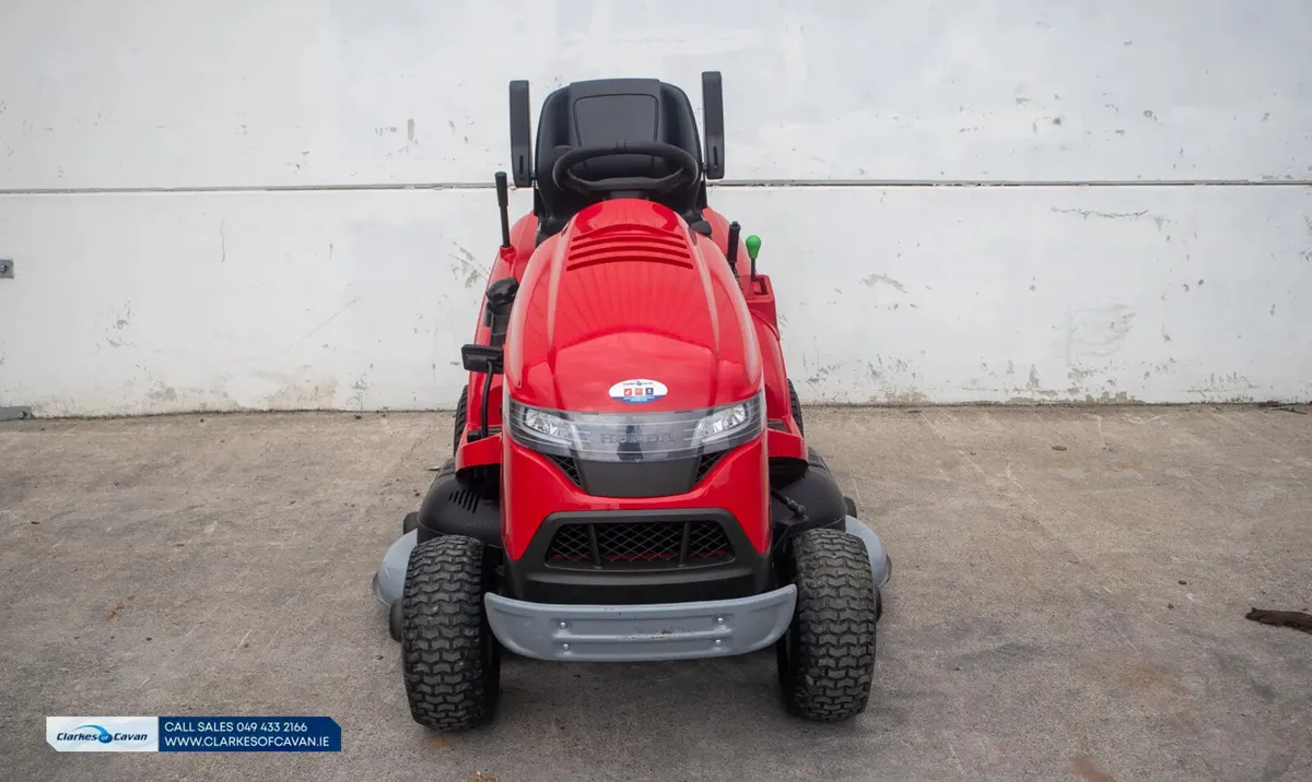 2022 Honda 2625 ride-on lawnmower - Image 3
