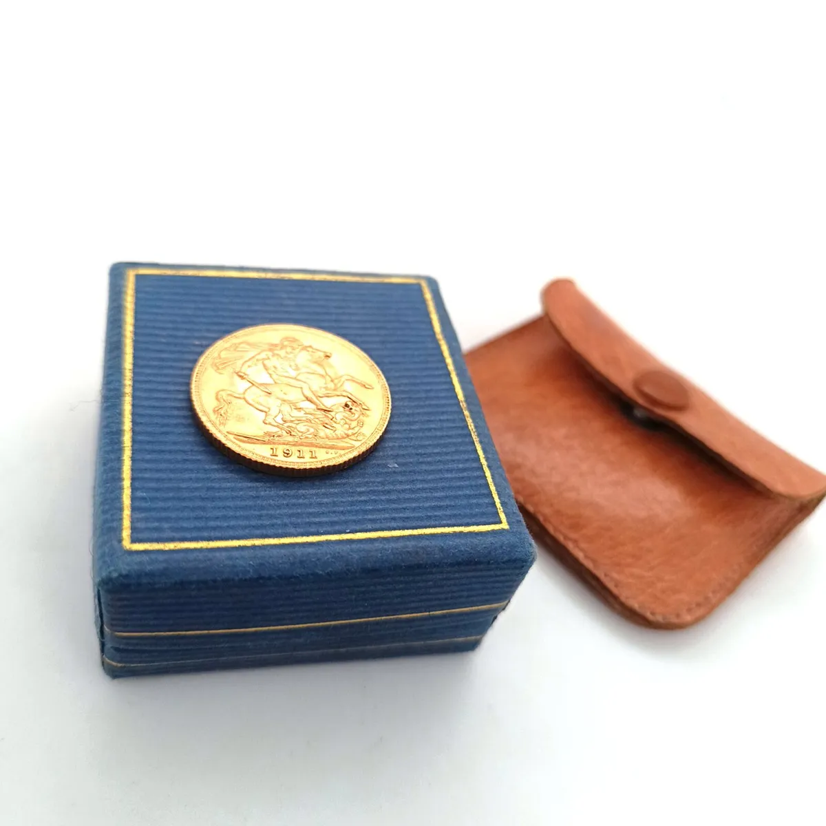 1911 Sovereign Coin & Vintage Leather Pouch - Image 3