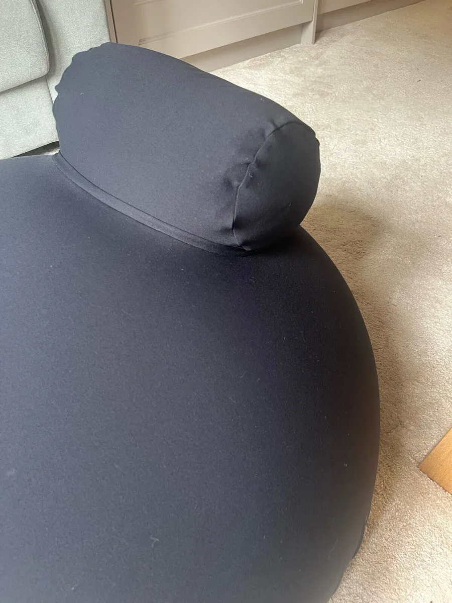 Beanbag Chair with built-in headrest - Image 3
