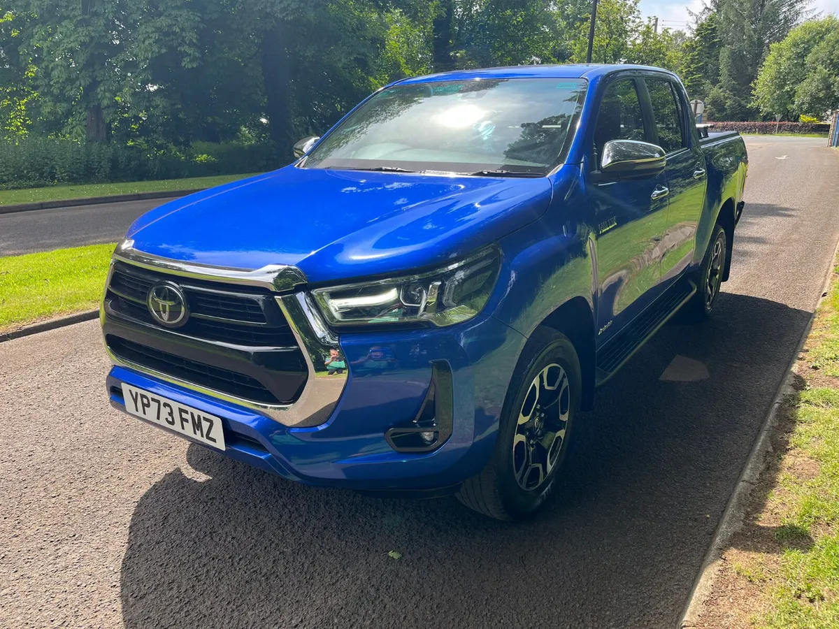 2023 TOYOTA HILUX INVINCIBLE 4X4 PICKUP - Image 2