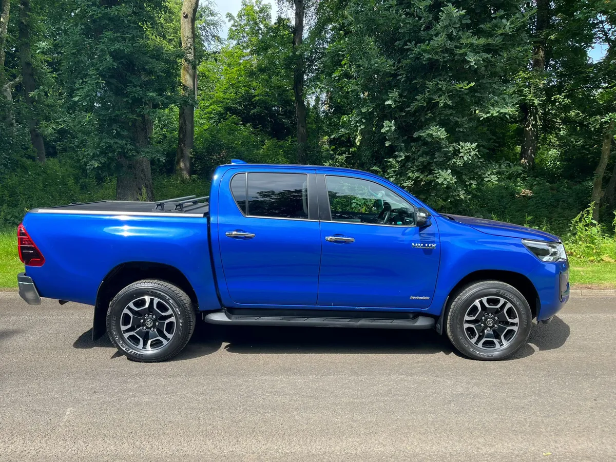 2023 TOYOTA HILUX INVINCIBLE 4X4 PICKUP - Image 3