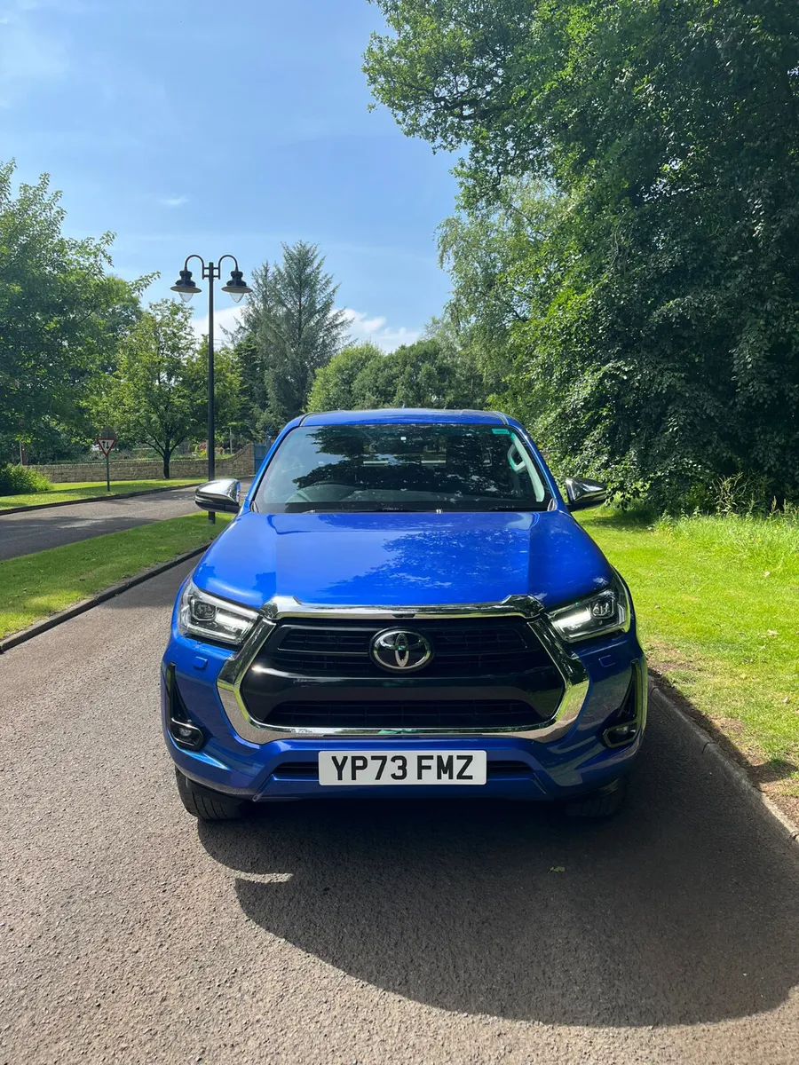 2023 TOYOTA HILUX INVINCIBLE 4X4 PICKUP - Image 4