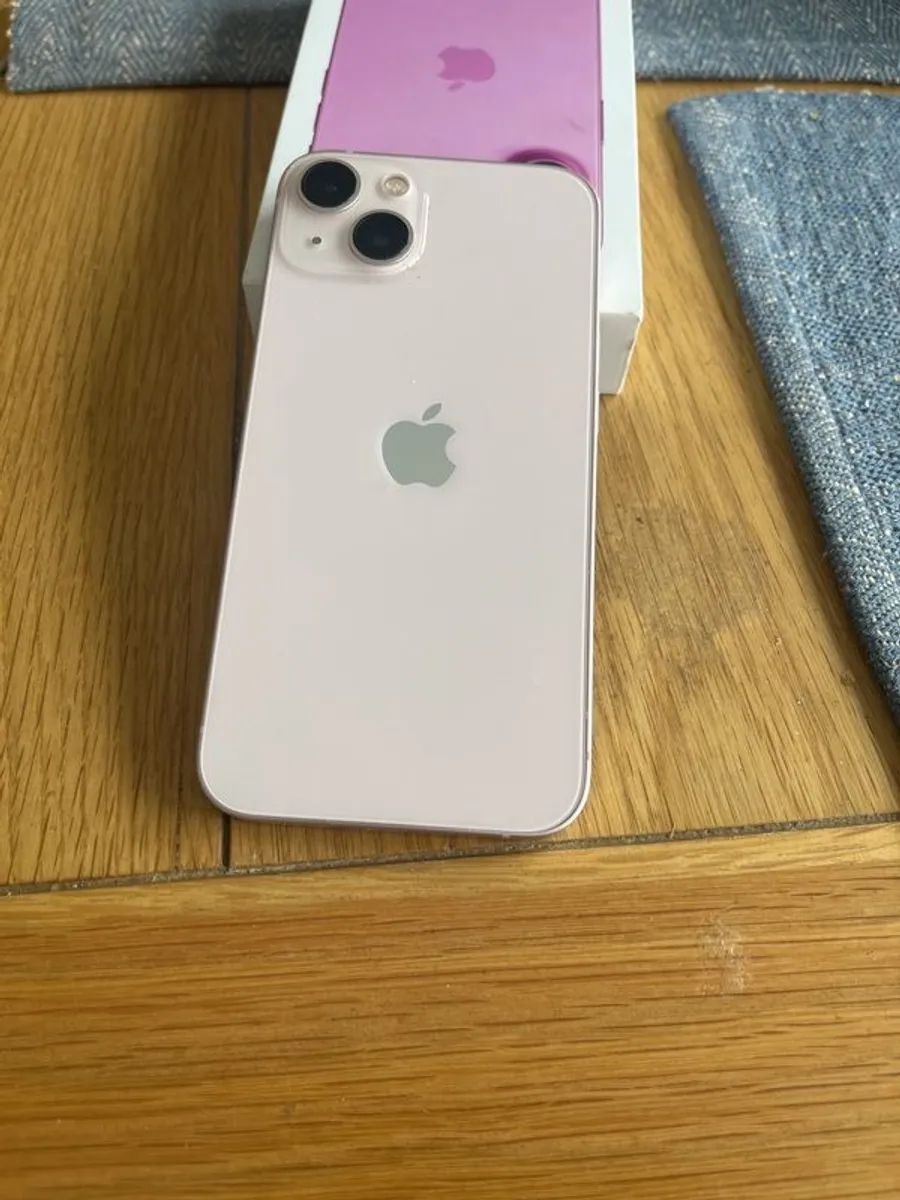 iPhone 13 - Image 2