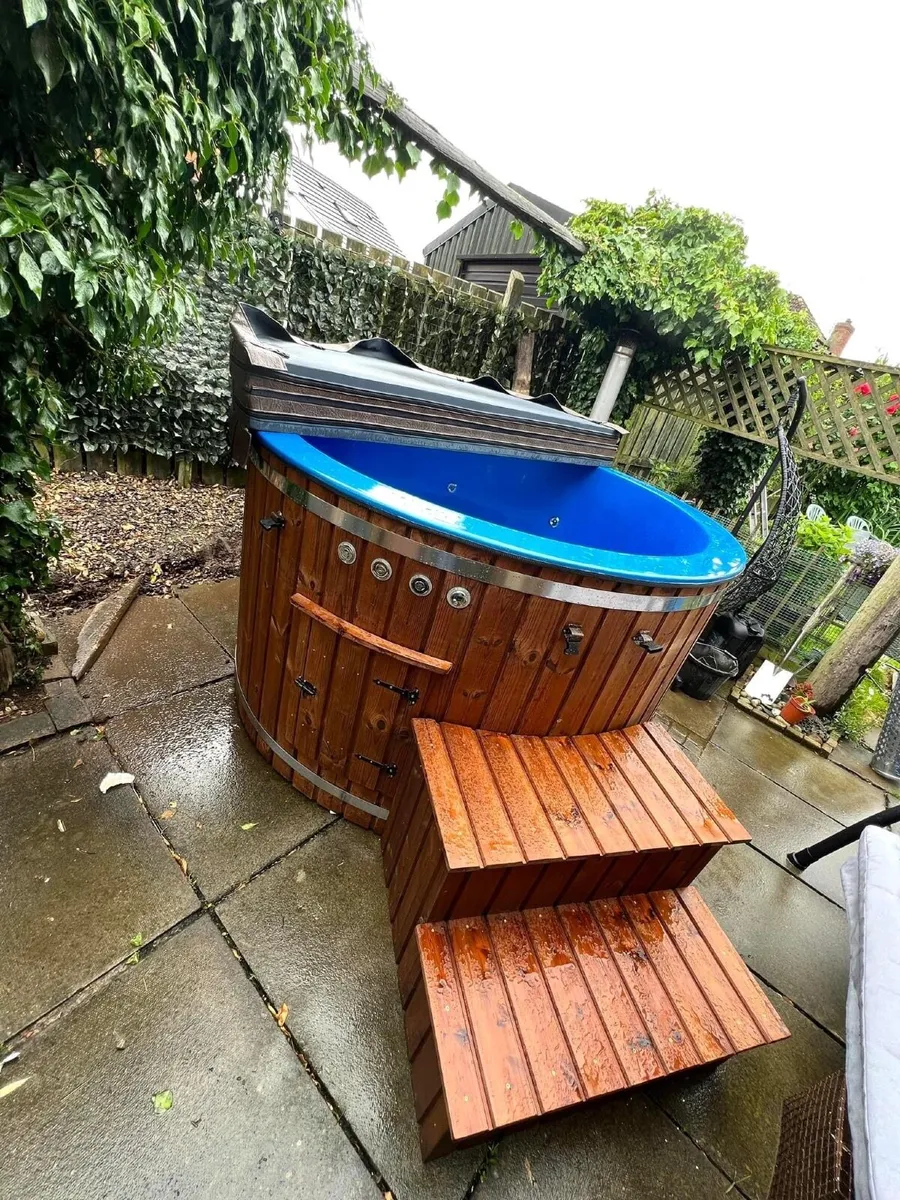 Outside Hot tub/ Jacuzzi - Image 4