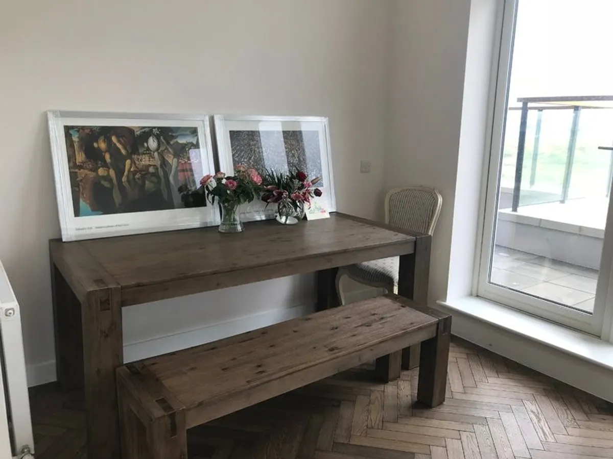 Dining room table and chairs - Image 1