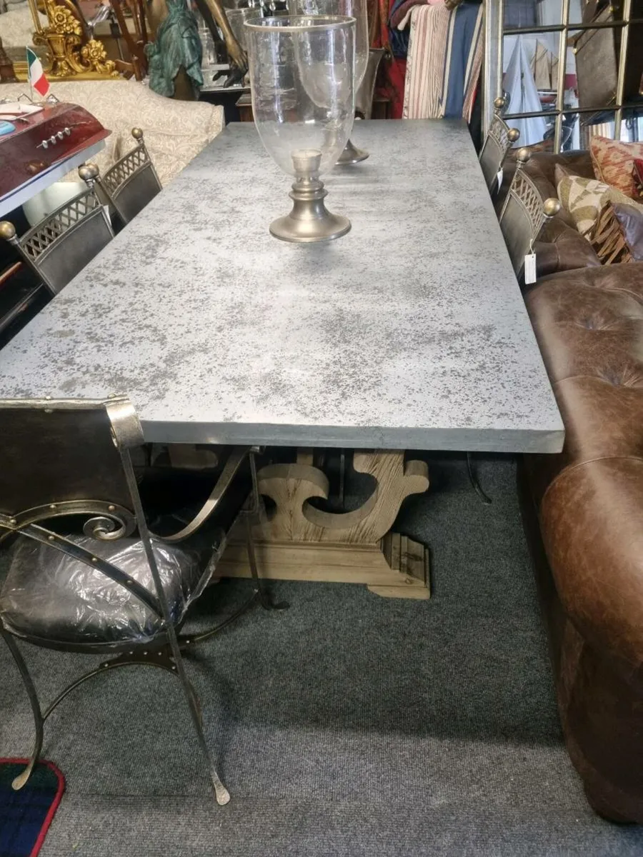 Zink to dinning table