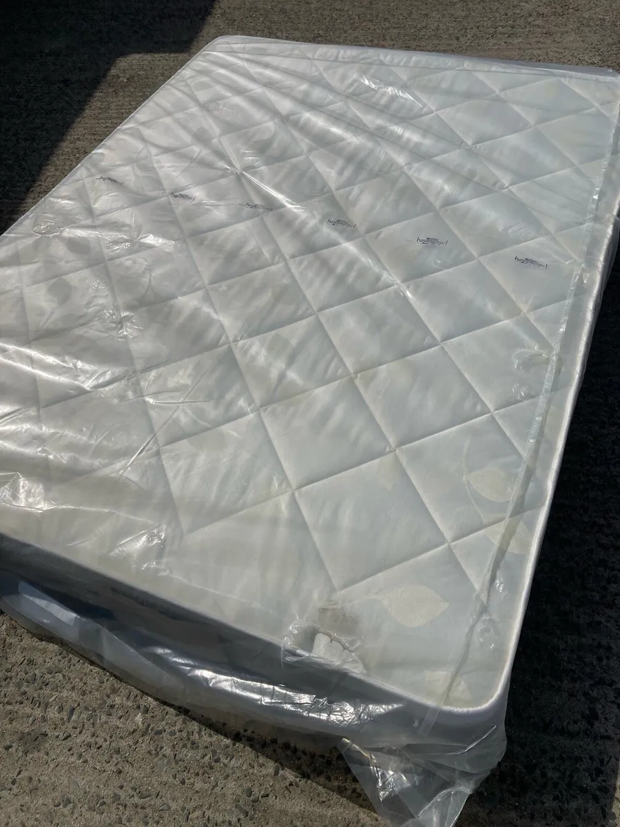 KINGSIZE 5 FT MATTRESS POCKET SPRUNG - Image 1