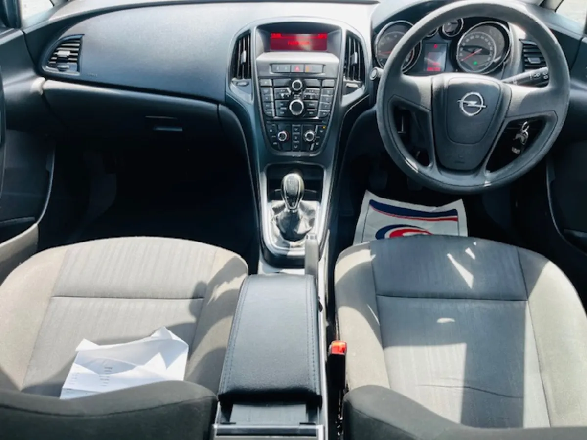 Opel Astra 2010 - Image 3