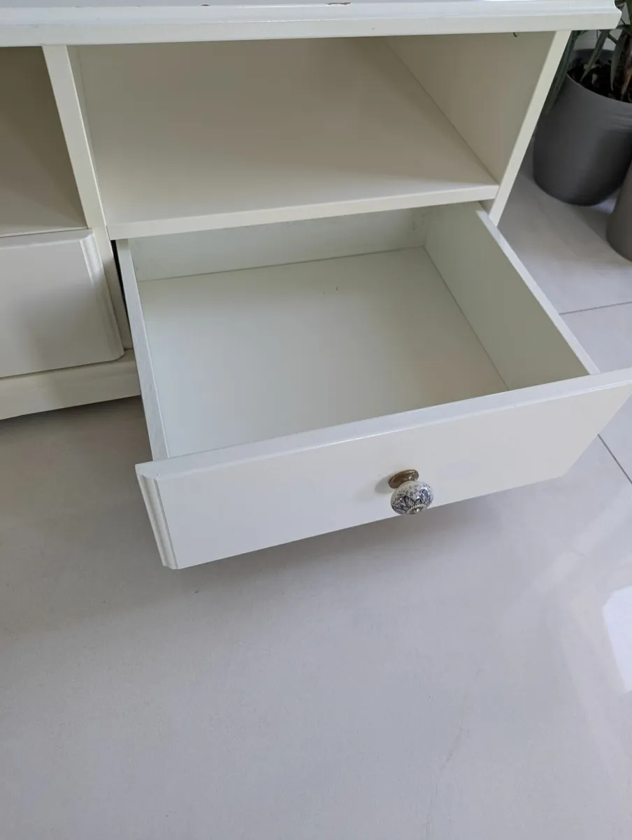 IKEA TV units with custom handles - Image 2