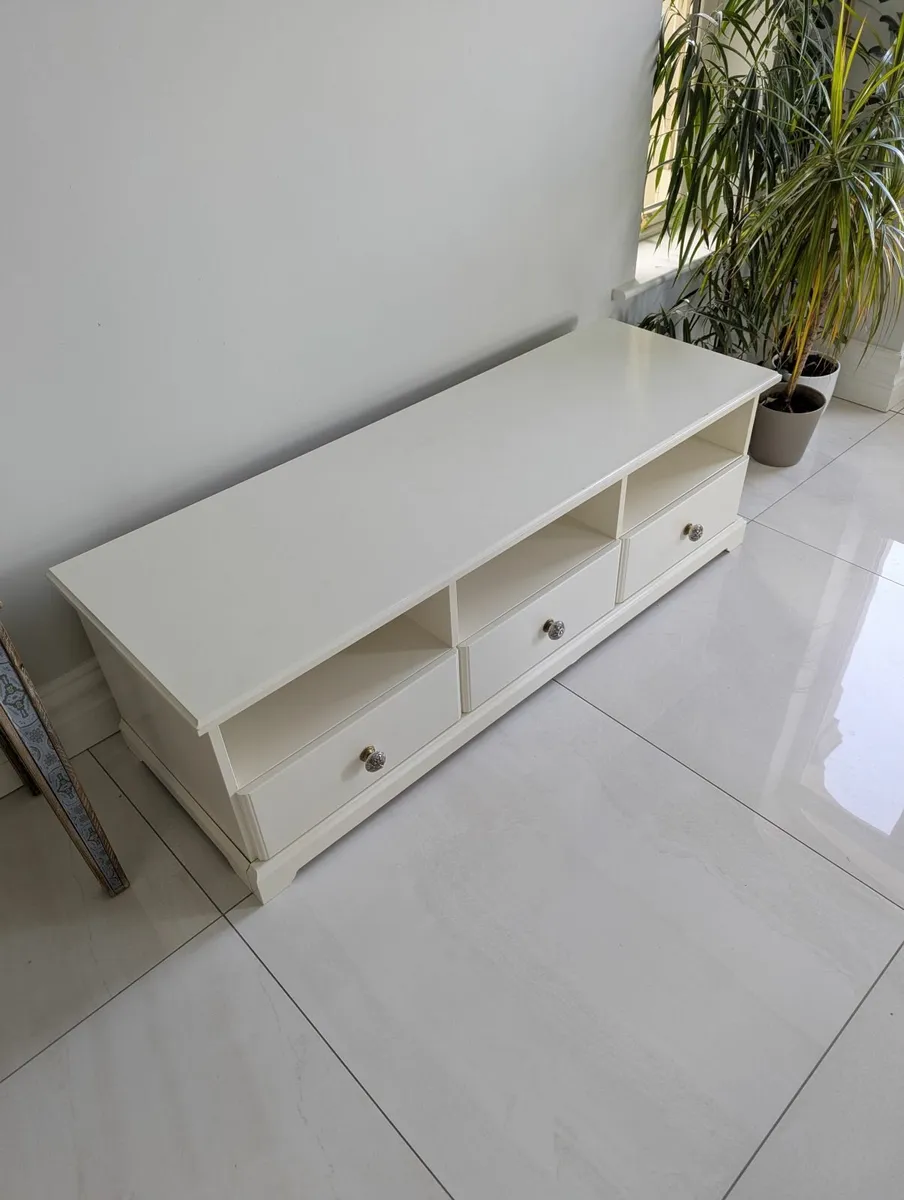 IKEA TV units with custom handles - Image 3
