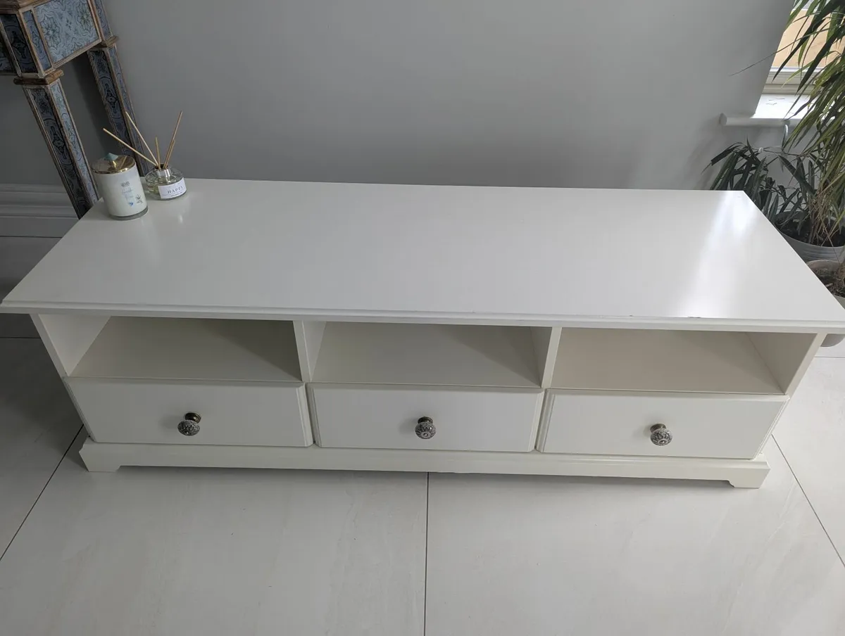 IKEA TV units with custom handles - Image 4