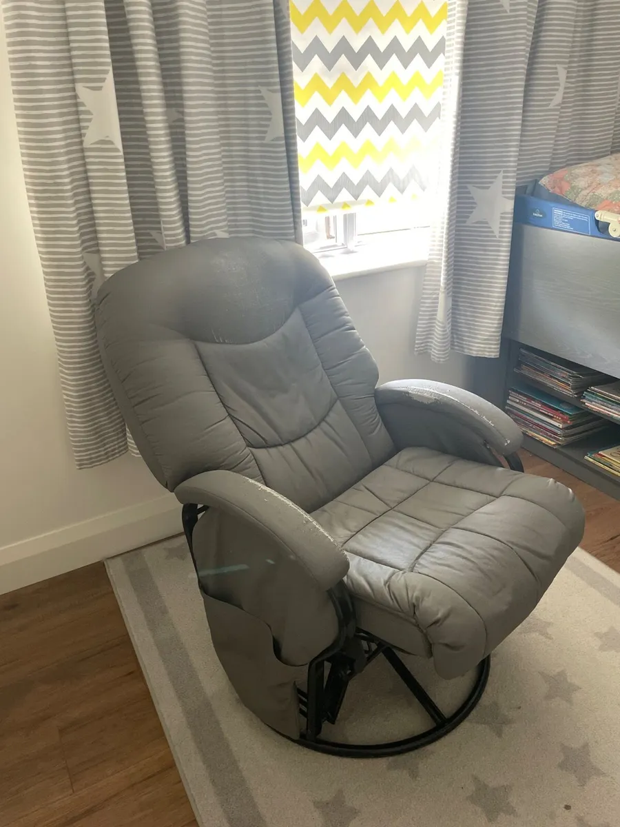 Nursery or Gaming recliner - Image 3