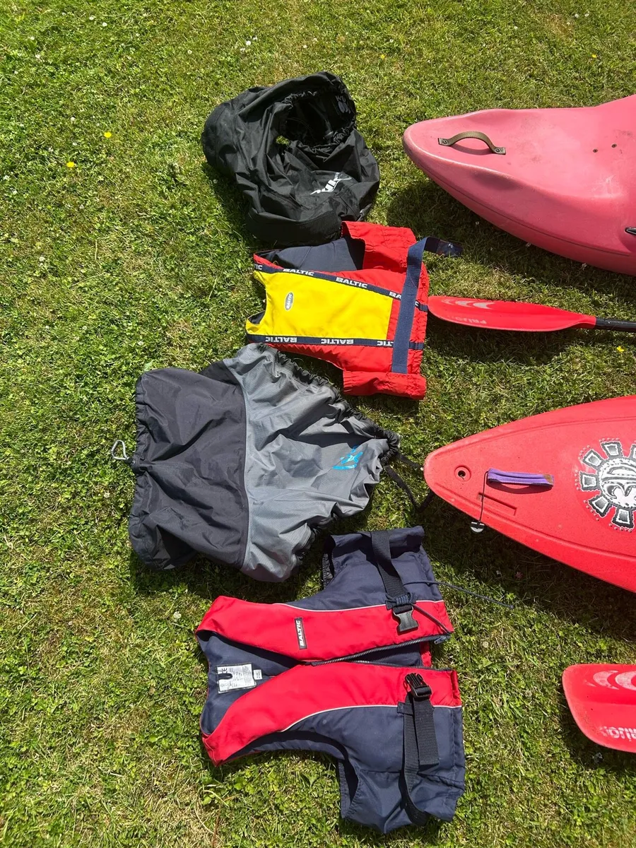 2 Kayaks + Paddles + Spraydecks + Lifejackets - Image 2