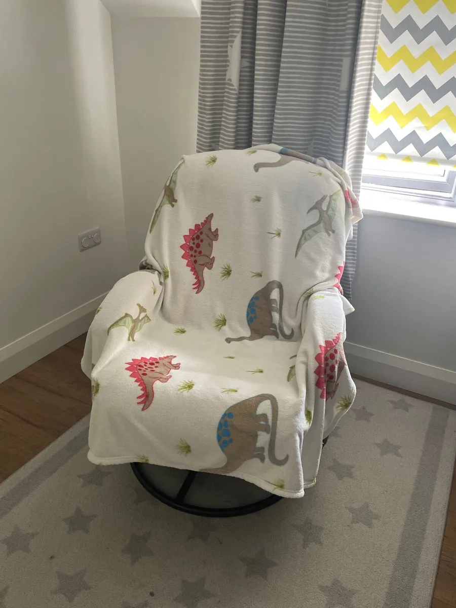Nursery or Gaming recliner - Image 4