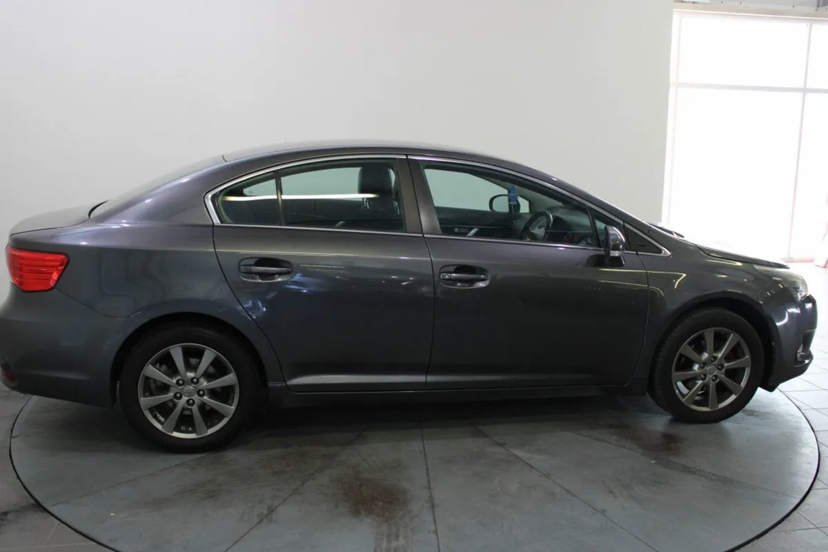Toyota Avensis 2.0 D-4d 125 BHP Aura - Image 4