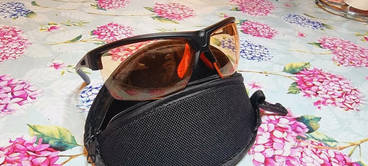 Sports glasses - Image 1