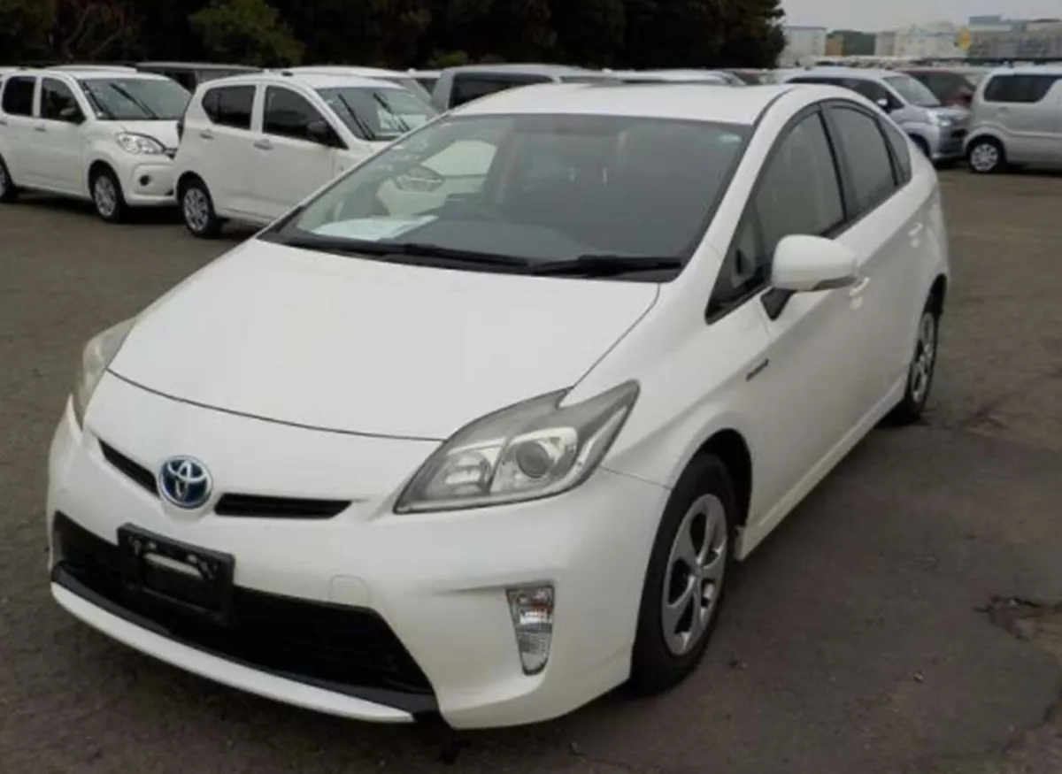 Toyota Prius S 2013, Hybrid, NCT, Tax, Warranty - Image 2