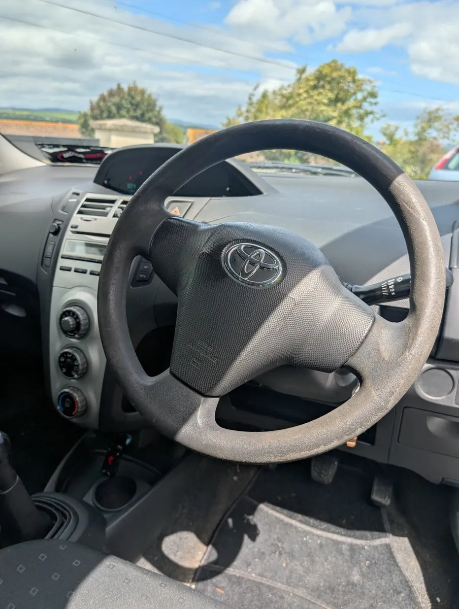 Toyota Yaris 2007 - Image 2