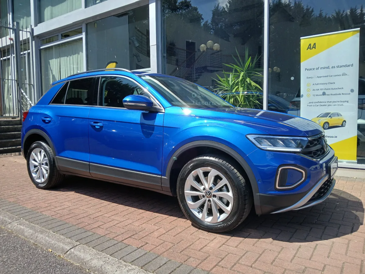 2024 T-Roc 1.0 TSi Life, Ravenna Blue, 1 owner, - Image 3