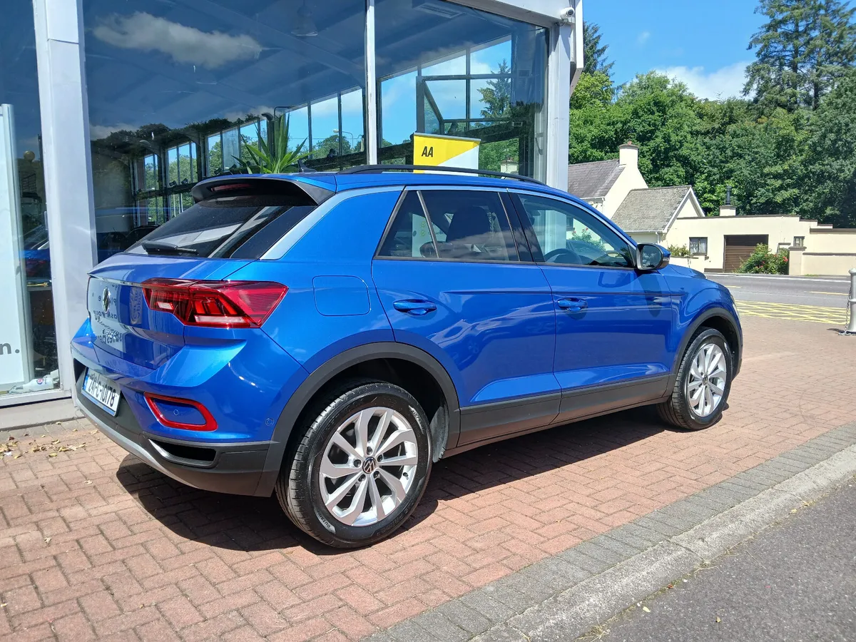 2024 T-Roc 1.0 TSi Life, Ravenna Blue, 1 owner, - Image 4