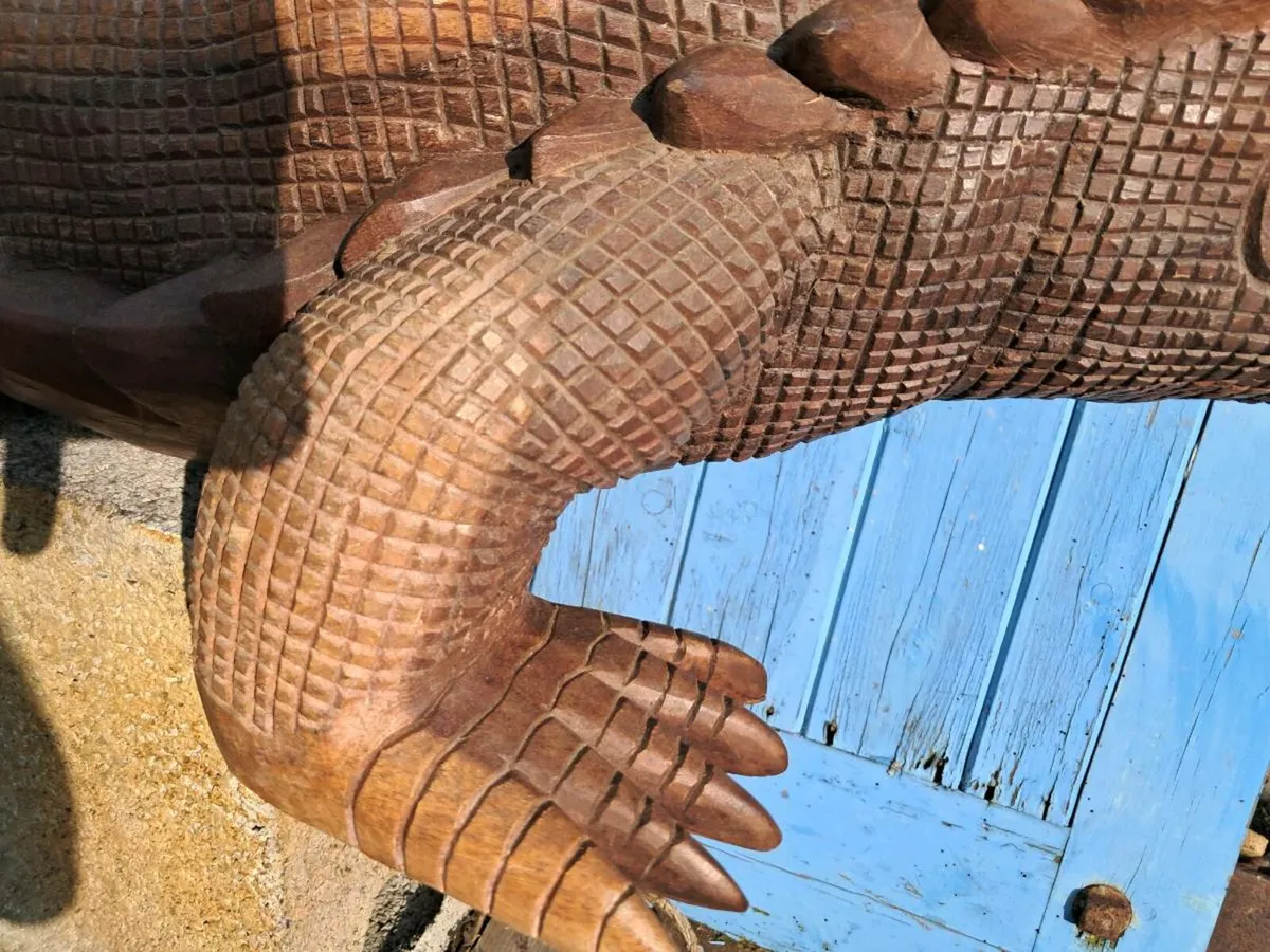 Carved wood alligator - Image 2