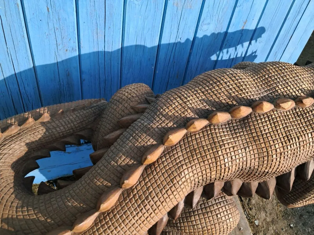 Carved wood alligator - Image 3