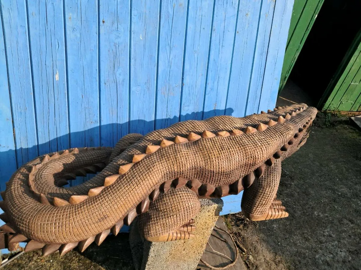Carved wood alligator - Image 4