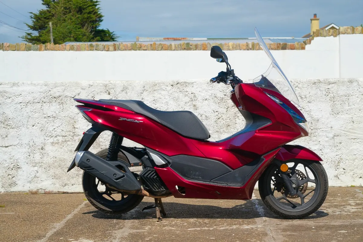 Honda PCX 125 - Image 1