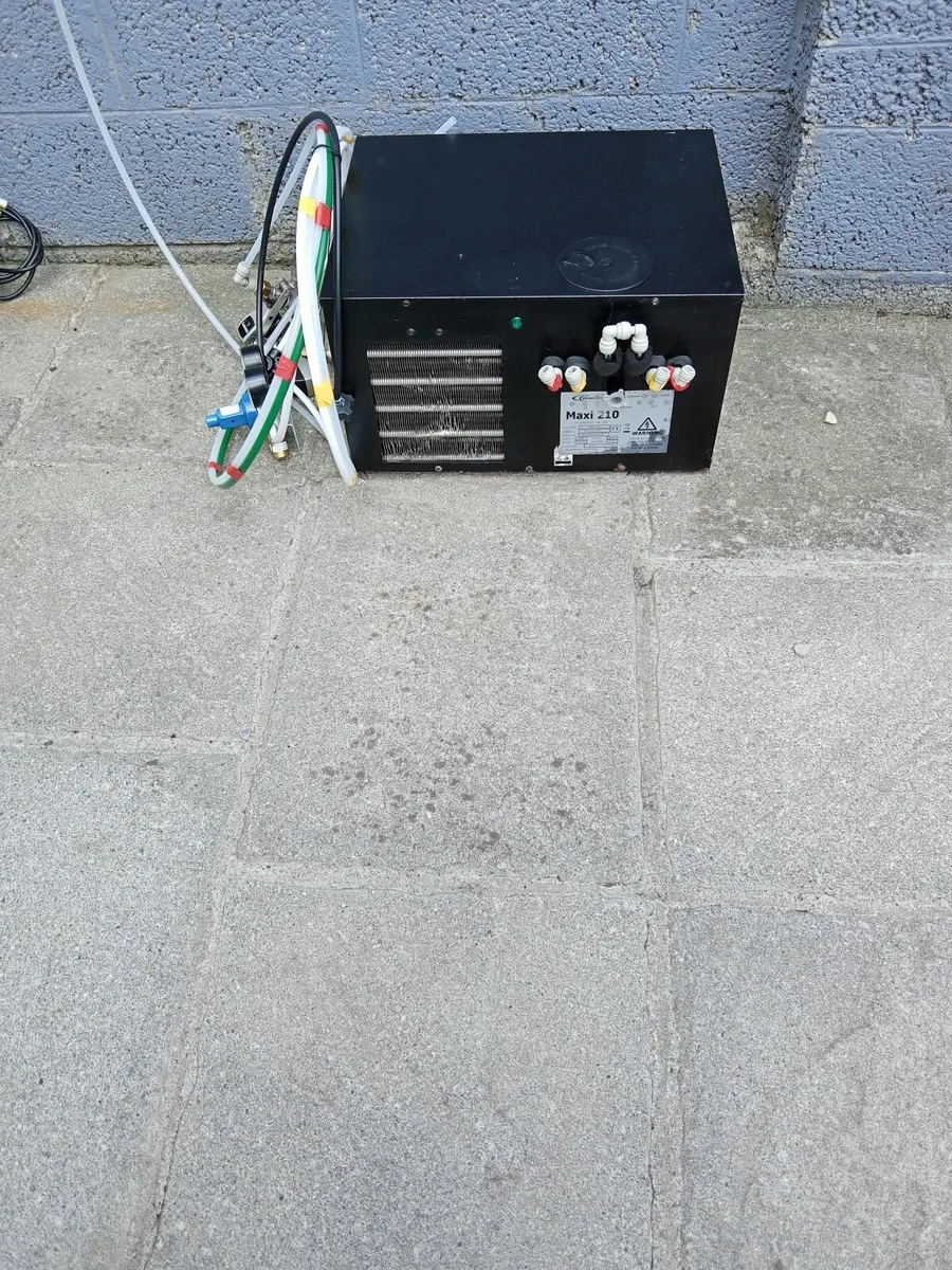 Beer cooler and taps - Image 2