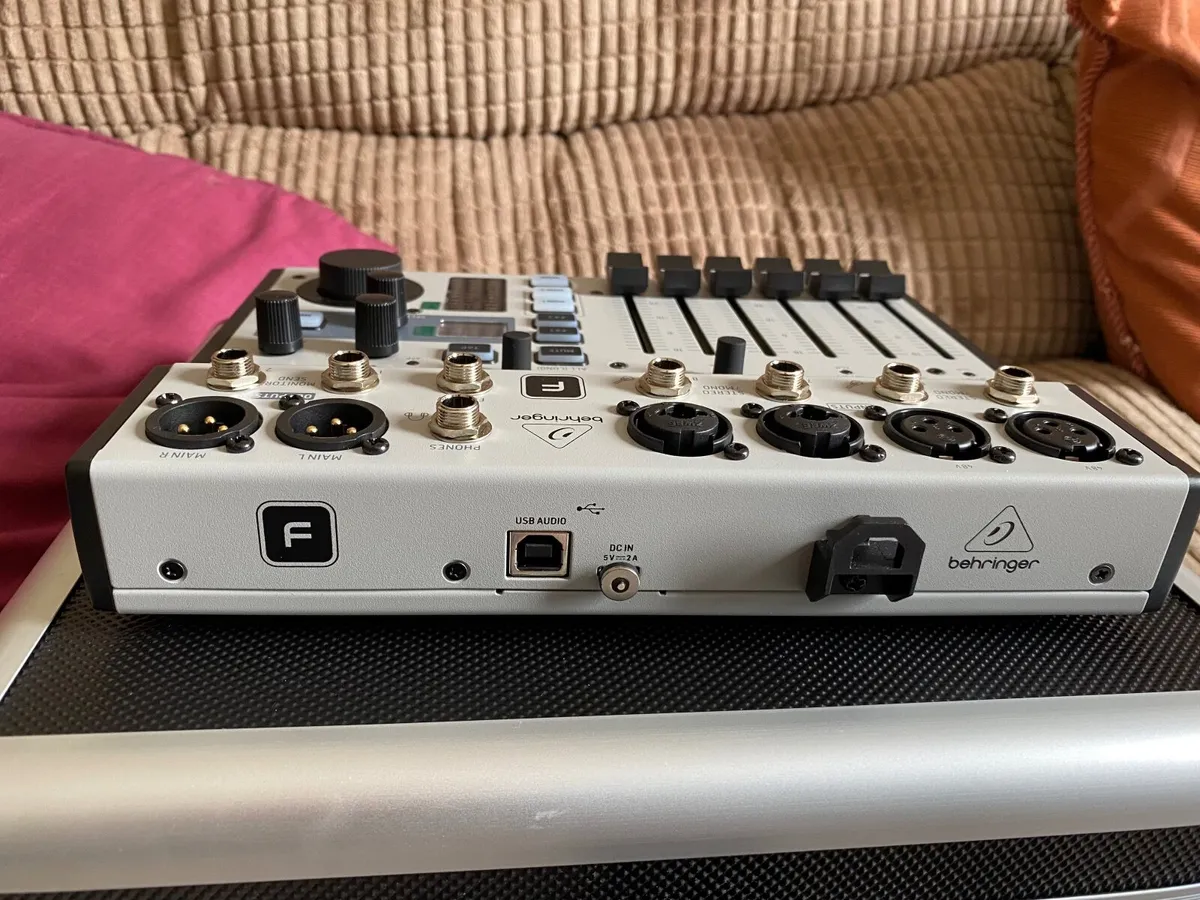 Behringer Flow 8 - Image 4